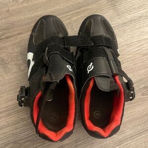 Pelaton cycling shoes